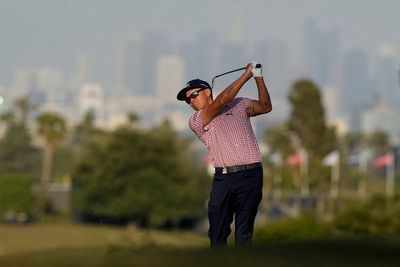 Fowler, Clark share the US Open lead with major champs chasing them