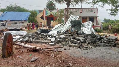Encroachments on irrigation tank razed down near Chengam in Tiruvannamalai