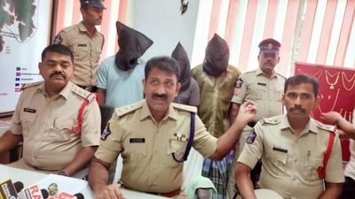Inter-State gang of burglars held; gold, silver worth ₹25 lakh seized