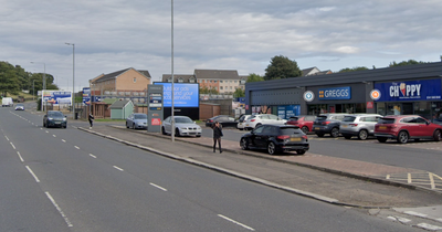 Man injured in three-vehicle Paisley crash rushed to hospital