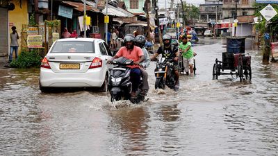 Incessant rain creates flooding in several parts of Assam; nearly 33,500 people hit