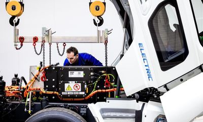 European truck makers ‘trail in global race to net zero’