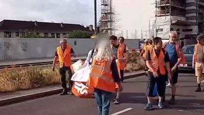 Students berate Just Stop Oil protesters making them late for class