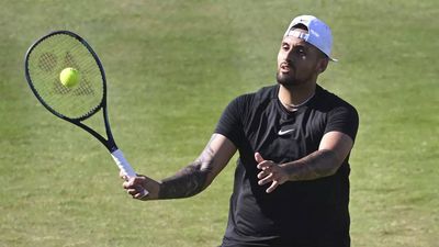 Nick Kyrgios withdraws from Halle tournament due to knee injury