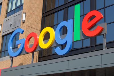 Alphabet (GOOGL): Are Investors Buying It This Week?