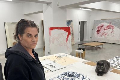 Tracey Emin draws 45 portraits of women for National Portrait Gallery doors