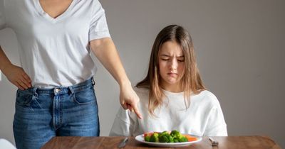 Vegan landlord leaves people divided over demand tenant can't cook fish and meat at home