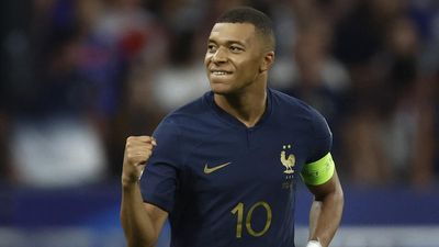 Mbappé hits his 40th as France edge past Greece in Euro 2024 qualifier
