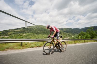Gravel World Series: Carolin Schiff and Toby Perry win at Wish One Millau