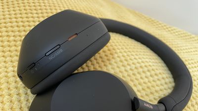 One important (but not obvious) feature to check when choosing wireless headphones