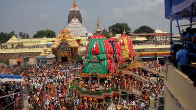 Rath Yatra gets underway in Puri, lakhs of people throng the streets