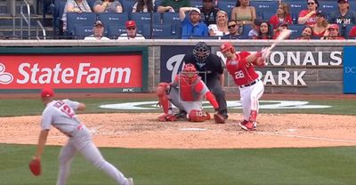 Jordan Hicks threw 2 unhittable 104 MPH sinkers with so much movement