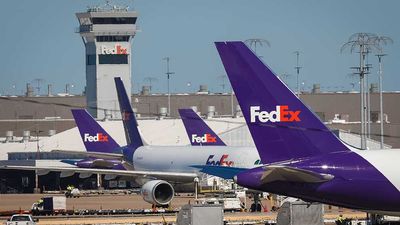 FedEx Stock Slumps On Mixed Results, Soft Guidance