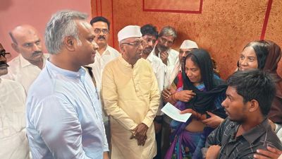 Priyank Kharge meets deceased constable’s family