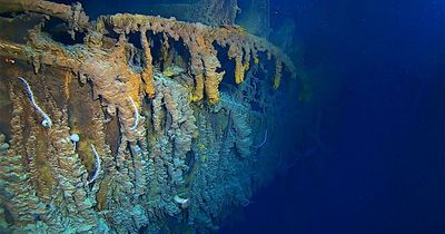 Titanic wreck explorers have '40 hours of breathable air left'