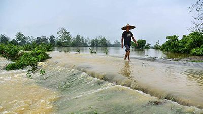 Flood situation remains grim in Assam; heavy rainfall predicted
