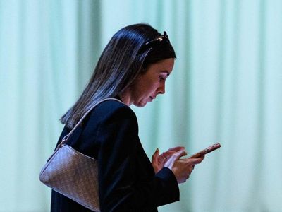More Australians pay for news but women losing interest