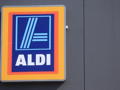 Truck drivers protest at Aldi over safety standards