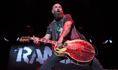 Rancid review – pure punk rock creates arena-scale moshpit
