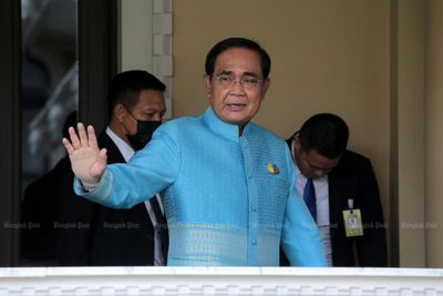 Prayut starts ‘packing up’ belongings