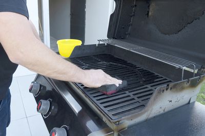 How to clean barbecue grill grates