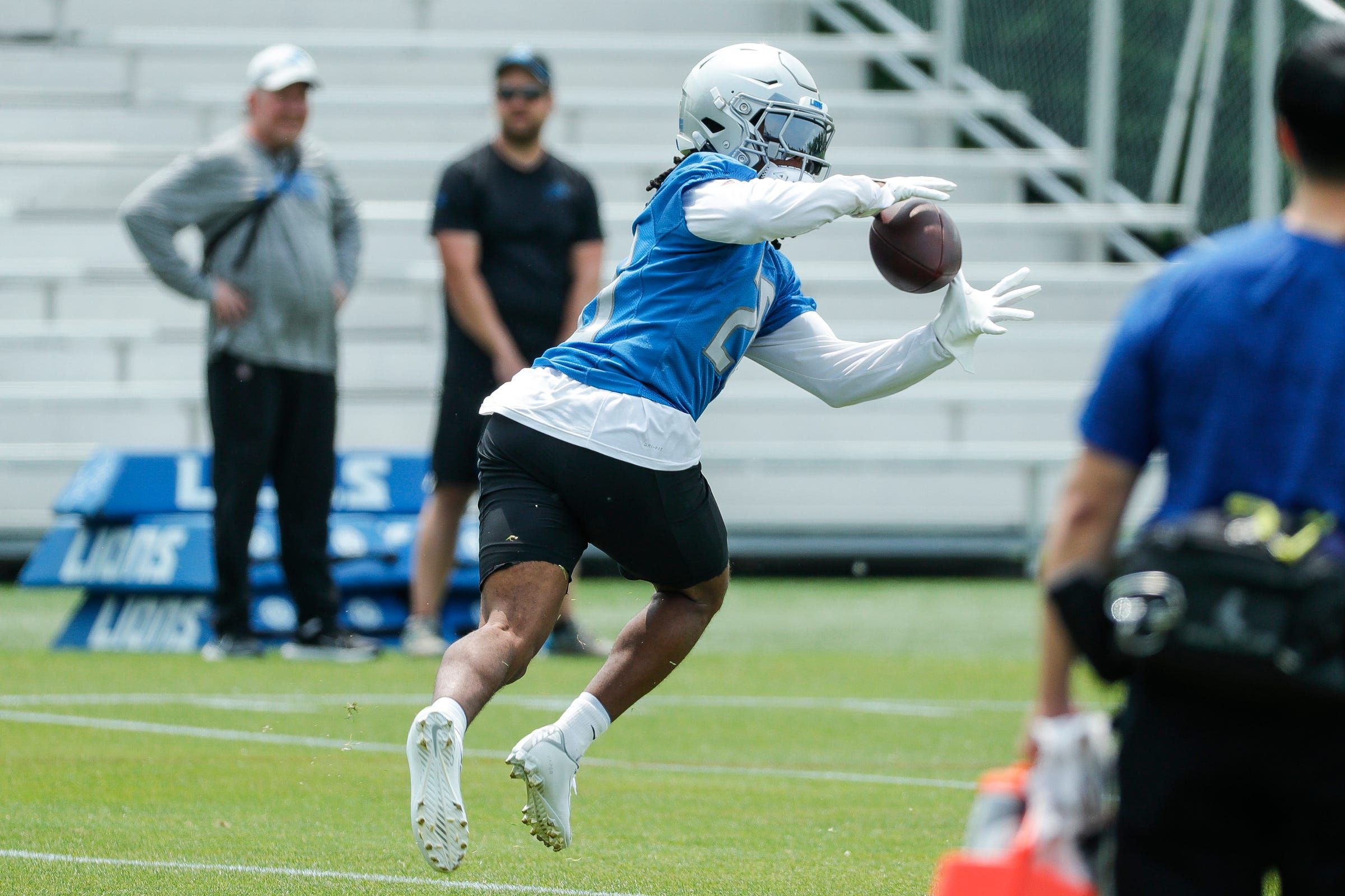 Detroit Lions Rookie Jahmyr Gibbs Blasts Nick Saban Over Practice Schedule