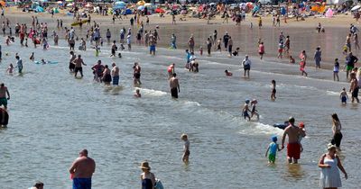 Weekend weather warning for seven England regions as temperatures continue to soar