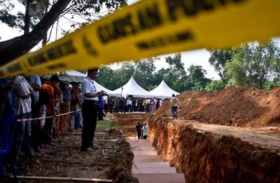 Malaysia to charge Thais over mass graves