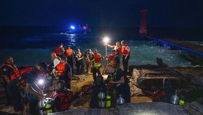 Aurora woman dies while swimming off Foster Beach