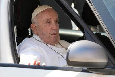 Pope short of breath, says he's still feeling effects of anesthesia 2 weeks after surgery