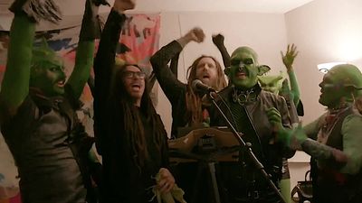 The Internet has served up a super awkward video of Korn doing karaoke with cosplay 'aliens' and, honestly, we're not sure why