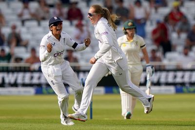 England make Women’s Ashes fight back after Australia’s Ellyse Perry denied century
