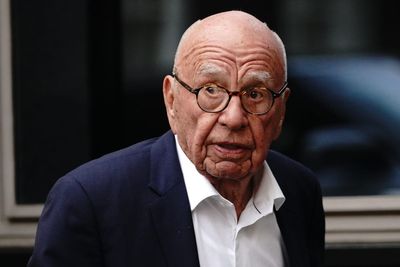 Politicians and members of the media rub shoulders at Murdoch annual party