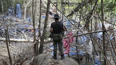 Malaysia charges four Thais over mass graves, trafficking camps