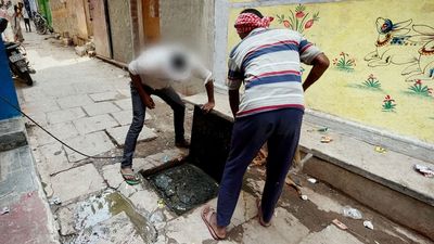 No protective gear, a ‘compulsion’: In top UP cities, machines fail to stop manual scavenging