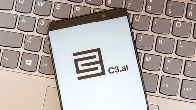AI Stocks: C3.ai, Palantir Pull Back Amid HPE, Cybersecurity, Cloud AI News