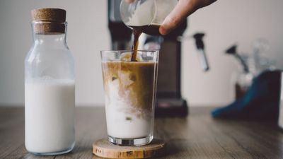 Most people don't know how to make iced coffee properly: here's how baristas do it