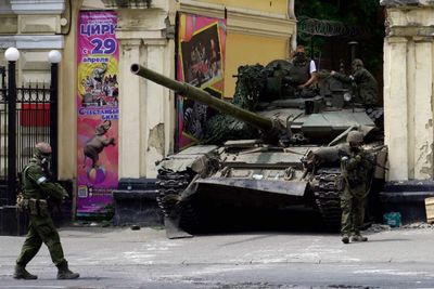 Rebel tanks in southern Russia town