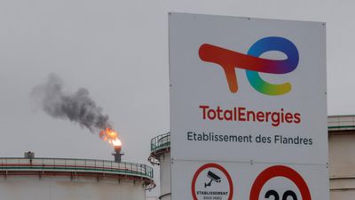 France's TotalEnergies, Saudi Aramco sign contracts for $11 billion petrocomplex