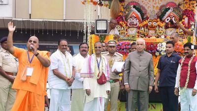 Governor participates in Jagannath Rath Yatra in Vijayawada