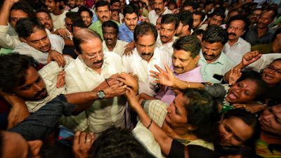 Congress rallies behind Sudhakaran after he offers to step down