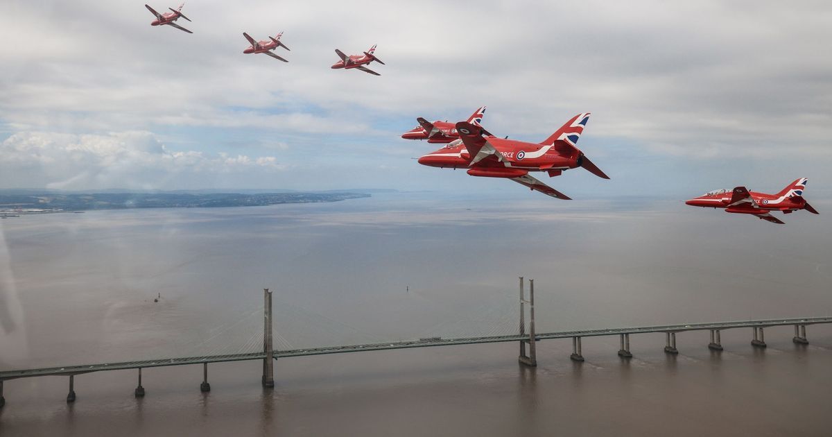 Video shows Red Arrows flying over Wales for Armed…