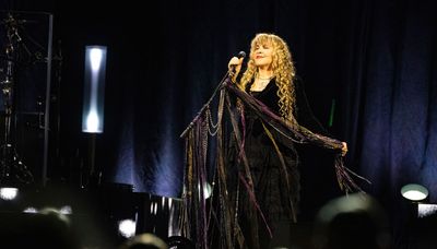 Stevie Nicks takes Chicago down memory lane in heartfelt United Center show