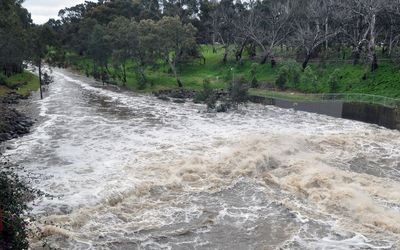 Potential dam failure south of Adelaide, SES warns