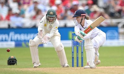 Australia’s ruthless machine shows signs of fallibility to let England back in