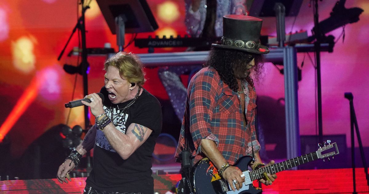 Glastonbury viewers make same complaint about Axl Rose…