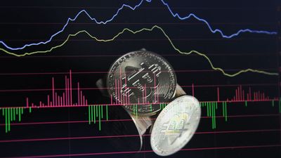 Bitcoin May Retest $20,000 Level Amid Recessionary Pressures, Warns Bloomberg Macro Strategist