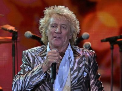 Rod Stewart ‘storms off stage’ as set cut short by curfew at Home Park stadium in Plymouth