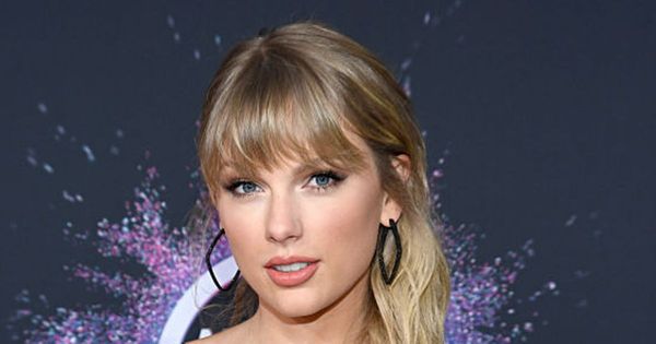 Taylor Swift appears to ask fans to leave John Mayer…