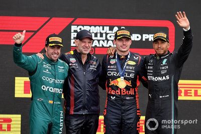Hill predicts trouble for F1 teams chasing “frightening” Verstappen